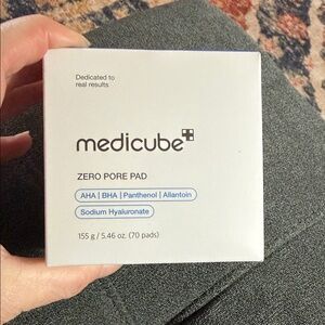 Medicube NIB and factory sealed Zero Pore Pad
